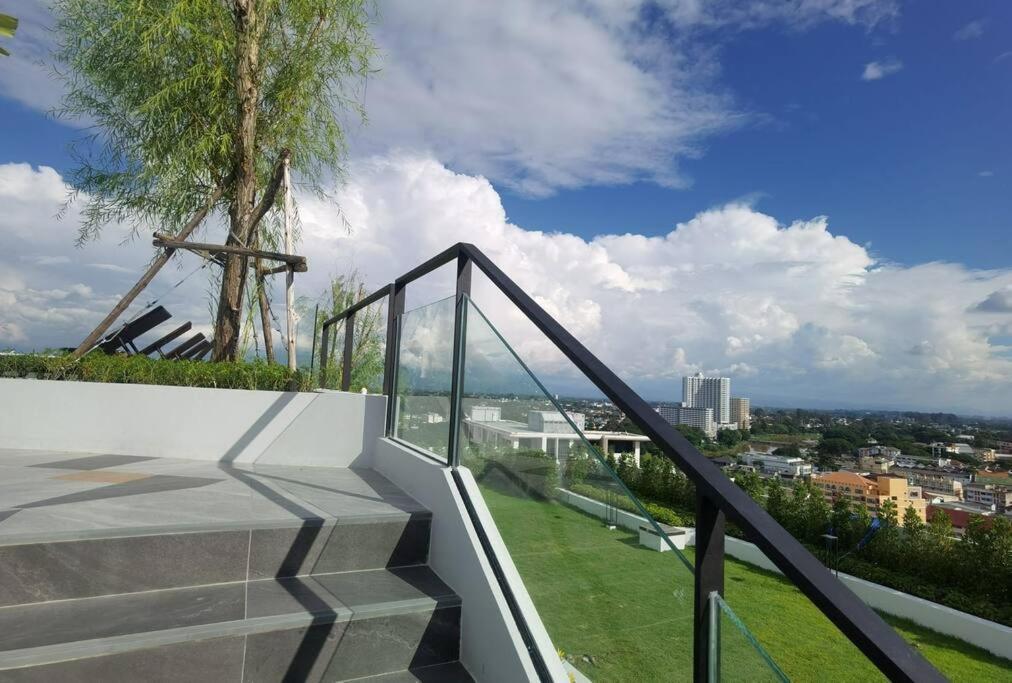 Modern Style Room With Sky Pool 古城边天际泳池公寓 Chiang Mai Exterior photo